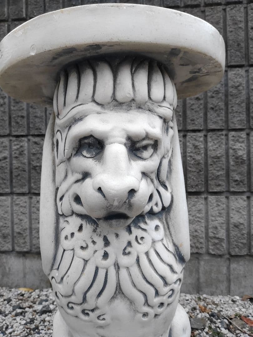 トラペゾフォロン翼のあるライオンの彫刻台座 送料無料