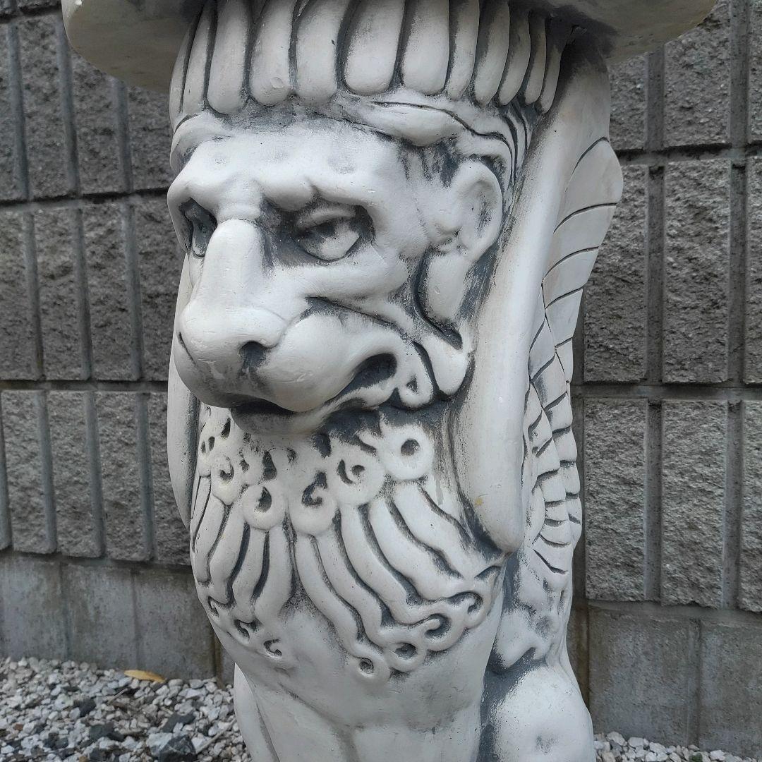 トラペゾフォロン翼のあるライオンの彫刻台座 送料無料