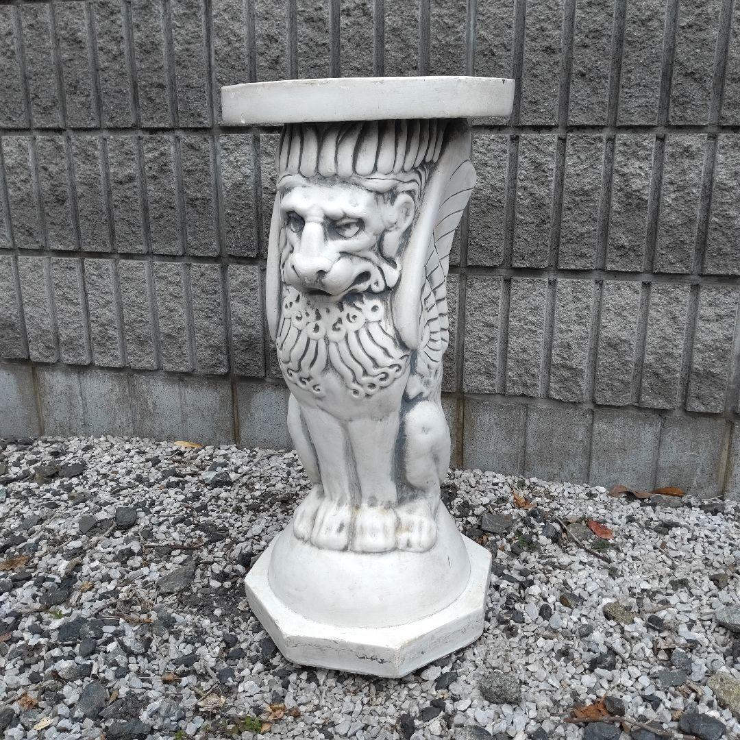 トラペゾフォロン翼のあるライオンの彫刻台座 送料無料