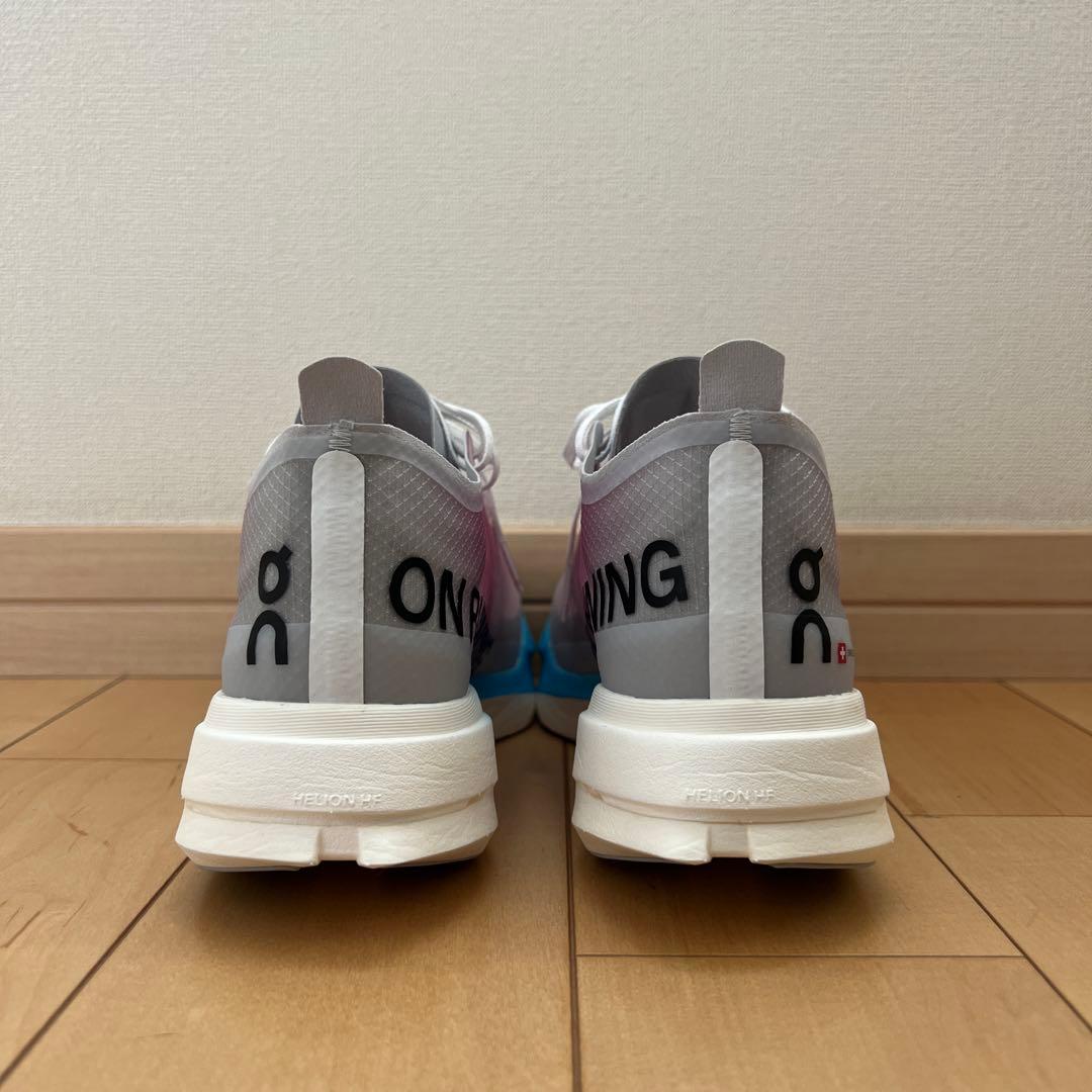 新品 半額以下 On Cloudboom Strike ランニングシューズ 25