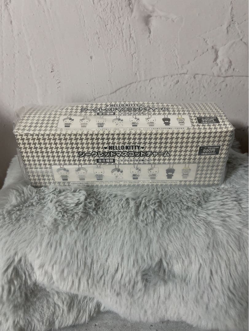 サンリオ ハローキティシークレットマスコットチャームモノクロガーリーふたごコーデ