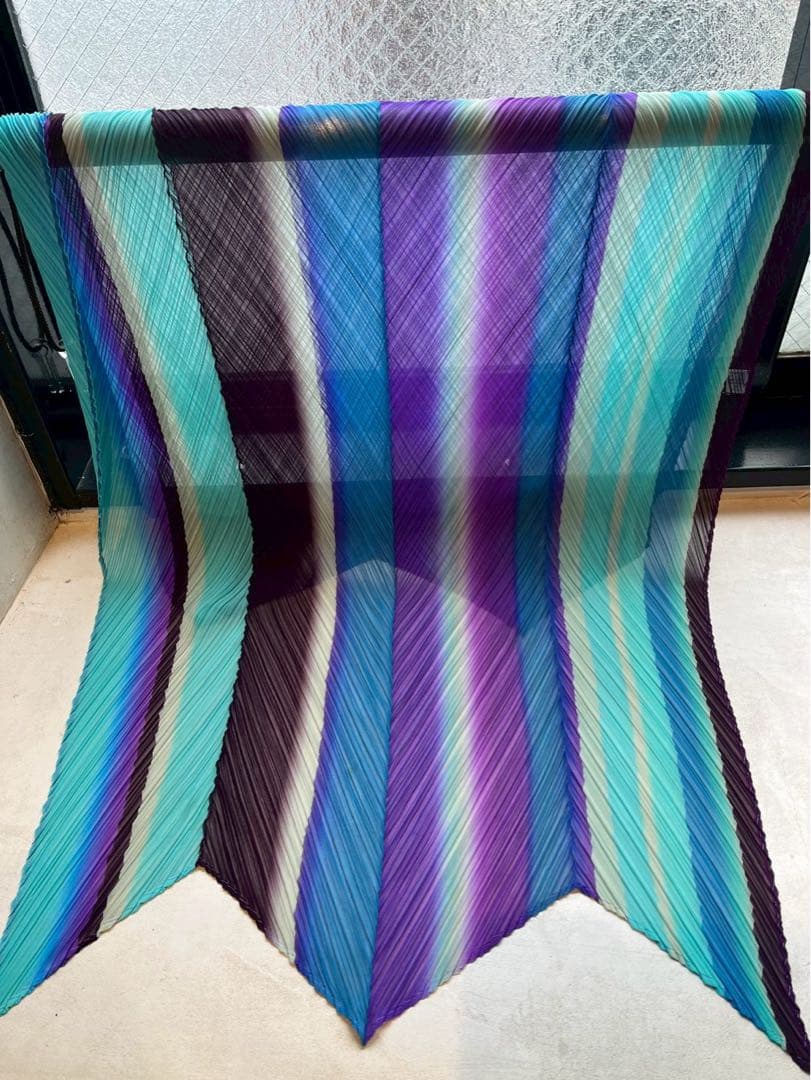 【新品未使用】ISSEY MIYAKE イッセイミヤケ プリーツ加工 ストール