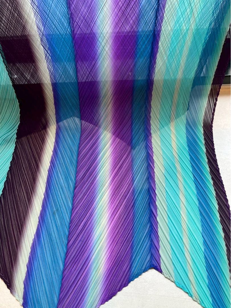 【新品未使用】ISSEY MIYAKE イッセイミヤケ プリーツ加工 ストール