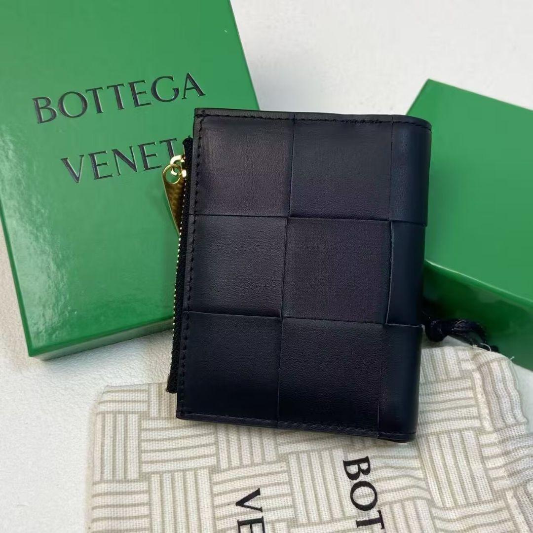 のーらん BOTTEGA VENETA ブラック二つ折り財布