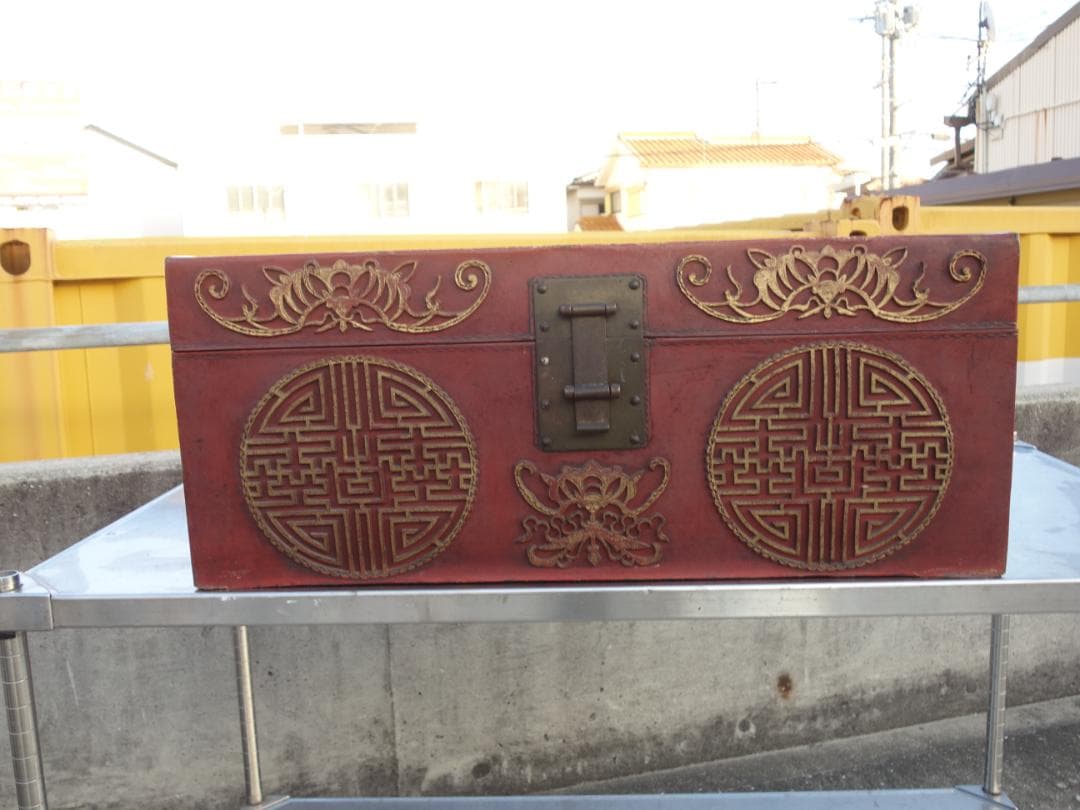 K▼中国 志那 赤 かばん 箱 収納 衣装ケース 薬箱 革 行李 (38922)