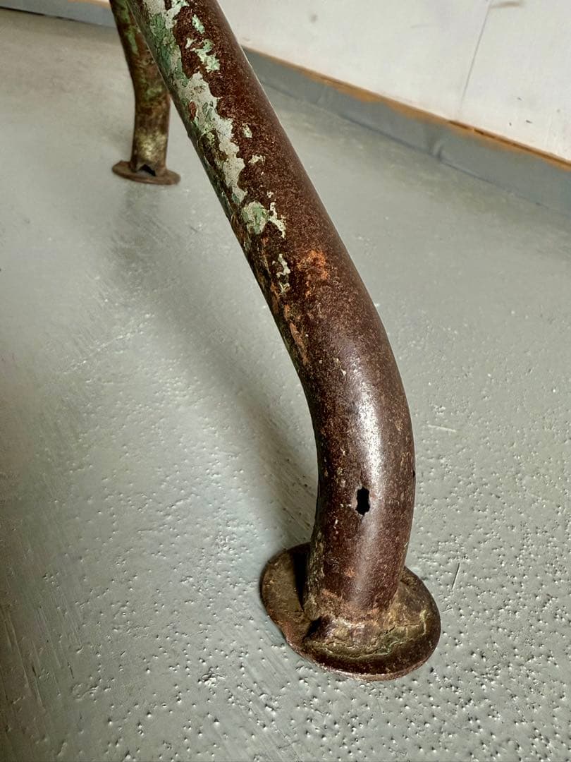 鉄脚 椅子 モケットチェア 電車？