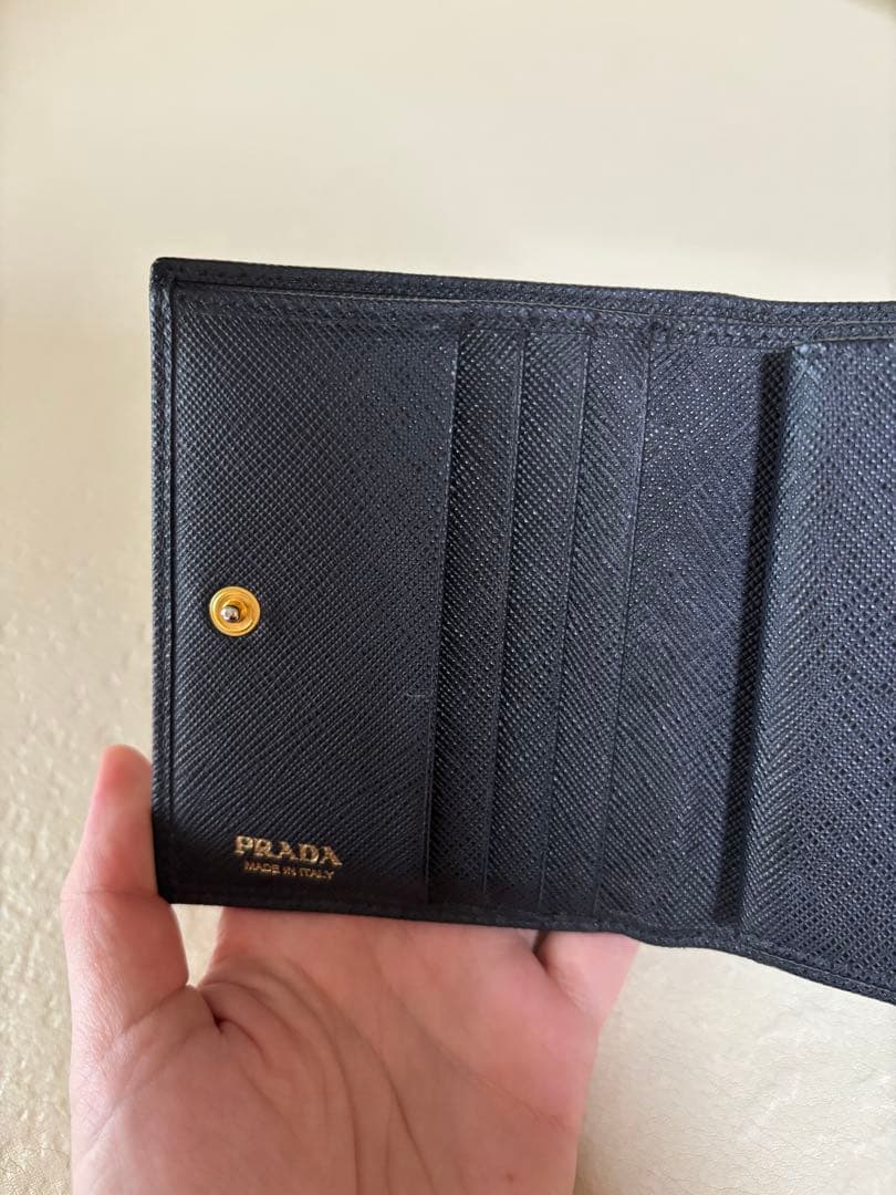 PRADA プラダ　二つ折り財布　サフィアーノ　ブラック