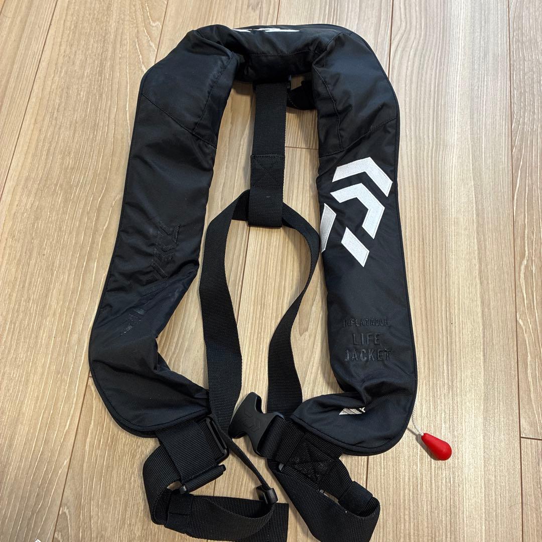 ダイワ 自動膨張ライフジャケット 黒