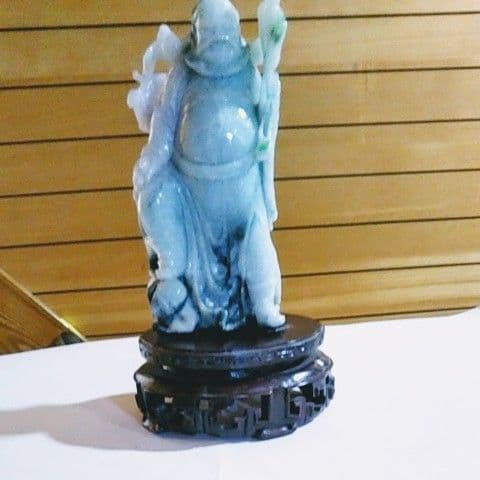 ヒスイの彫り神像