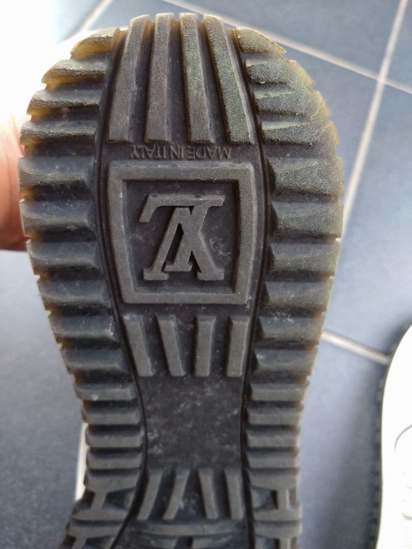 ルイ・ヴィトン ランアウェイ スニーカー