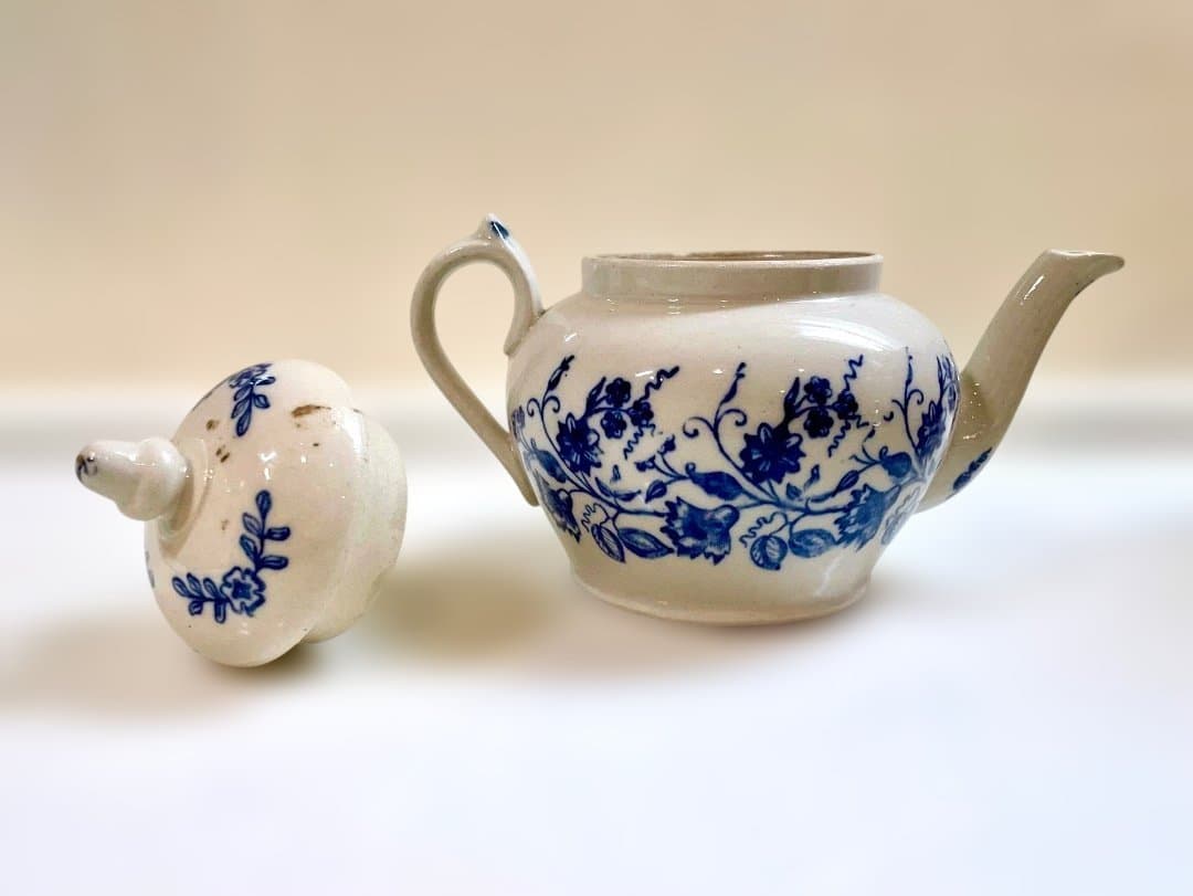 フランスアンティーク青い花柄 陶器ティーポット