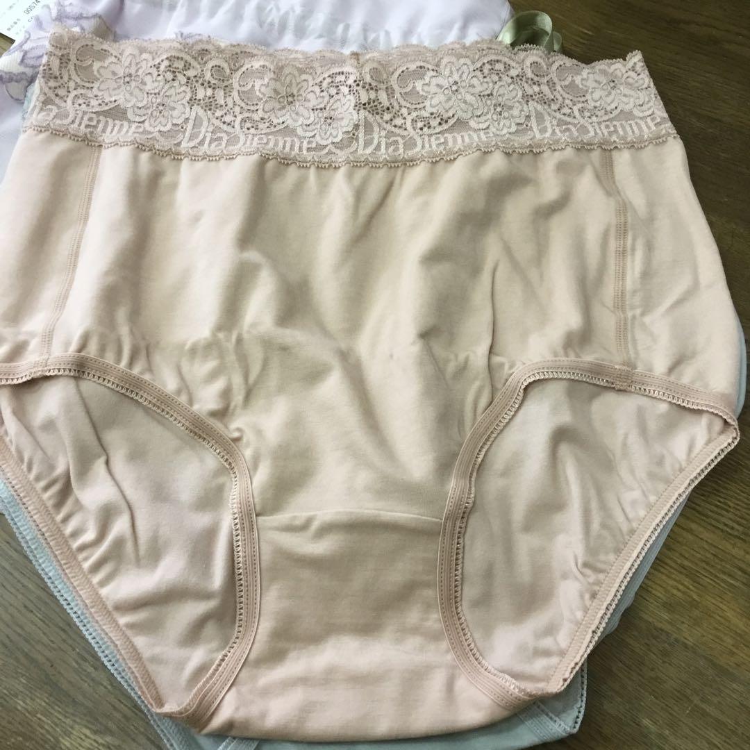 ショーツ三色ポーチ付き