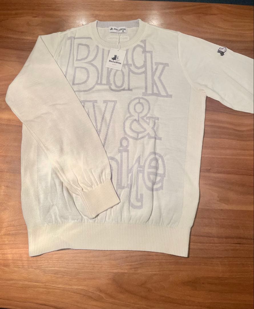 ブラック＆ホワイト文字デザインニットセーター