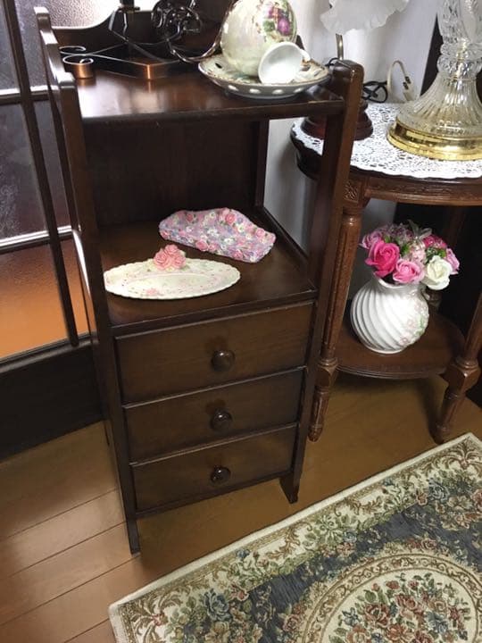 サイドテーブル