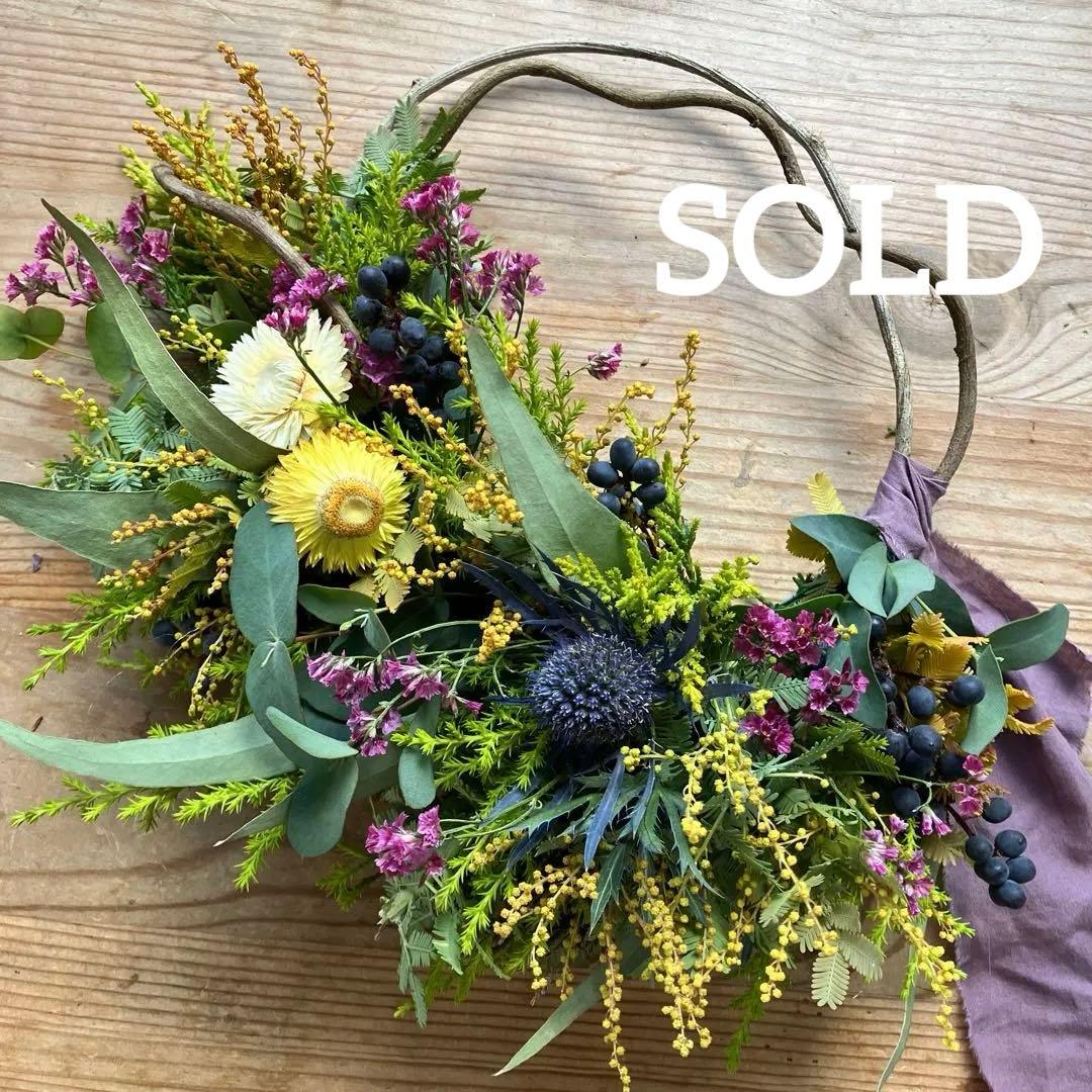 オーレアミモザとエリンジウムのハーフリース　スターチス　貝細工　春　ひな祭り