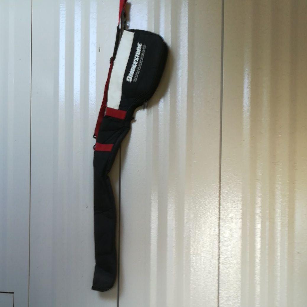 ゴルフバッグ、ゴルフクラブケース、クラブ、ボールのセット