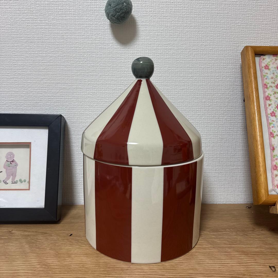 サーカス風赤白ストライプ保存容器