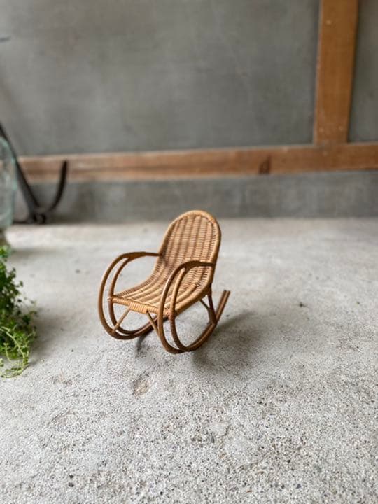 ビンテージ  ラタン 小さなロッキングチェア