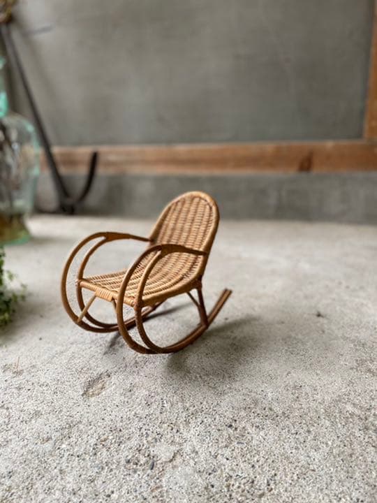 ビンテージ  ラタン 小さなロッキングチェア