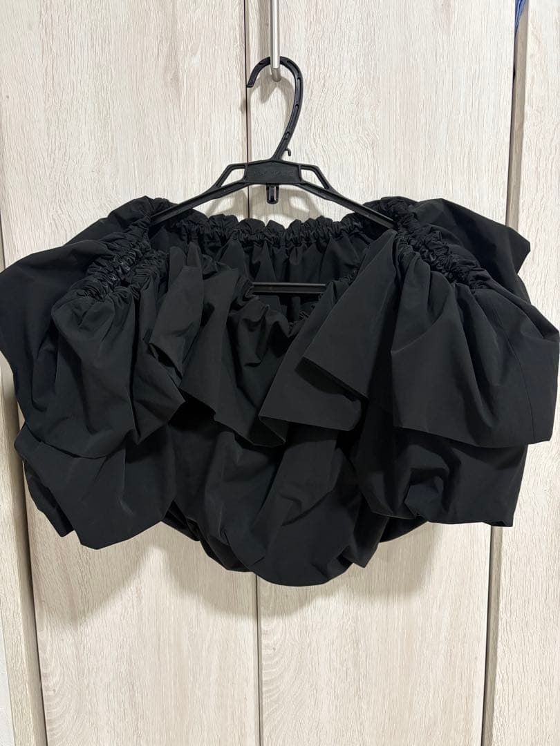 オフショルダー フリル トップス L 黒　　ジェンヌ（JENNE）