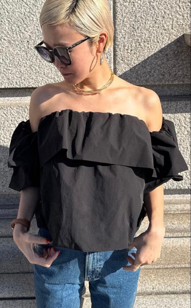 オフショルダー フリル トップス L 黒　　ジェンヌ（JENNE）