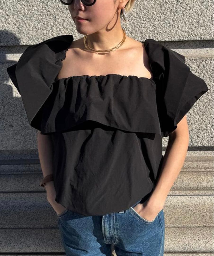 オフショルダー フリル トップス L 黒　　ジェンヌ（JENNE）