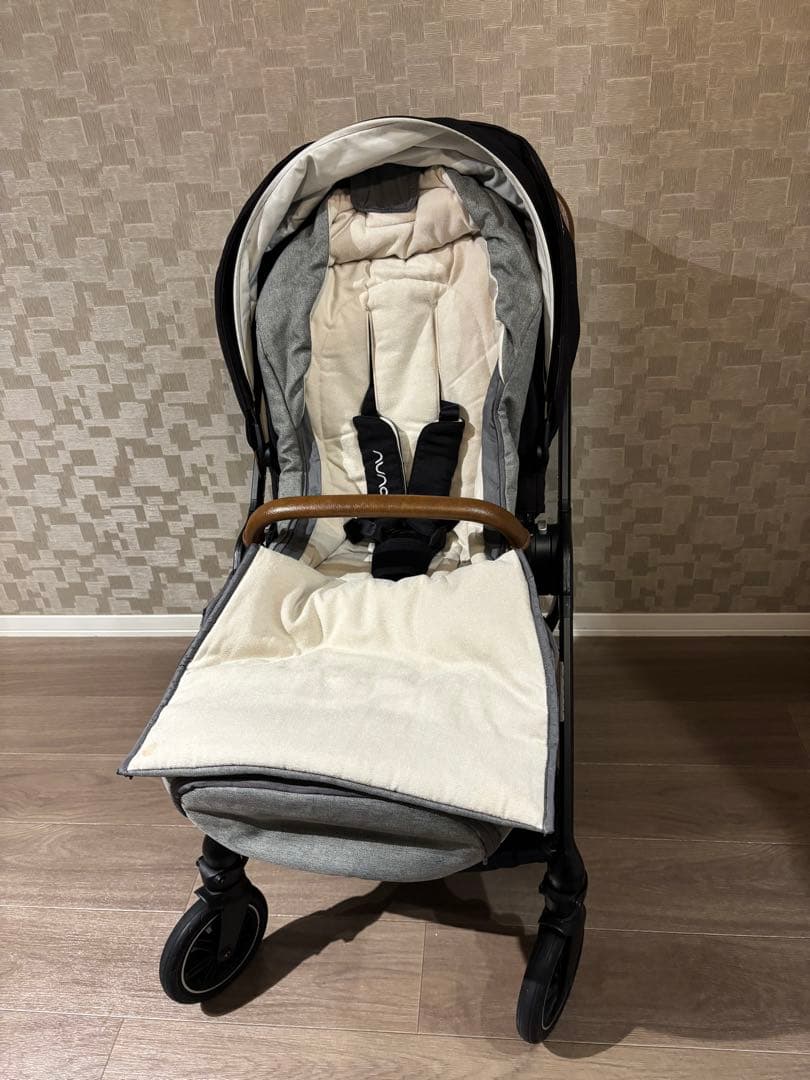 【nuna triv 】フットマフ付き