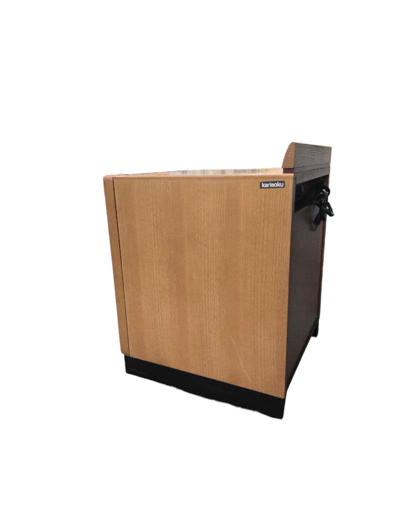 ①カリモク　ナイトテーブル　ベッドサイドテーブル　　引出し　コンセントつき