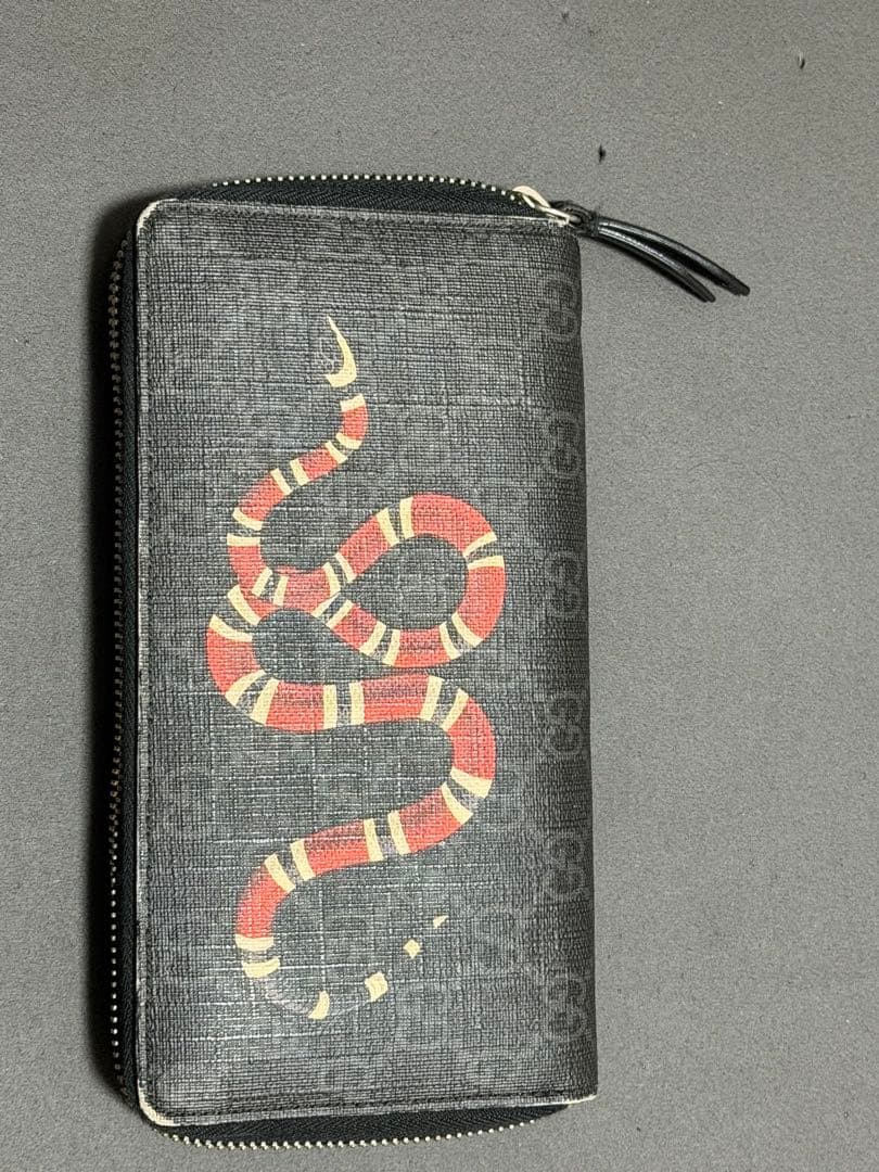 GUCCI 蛇　ブラック長財布