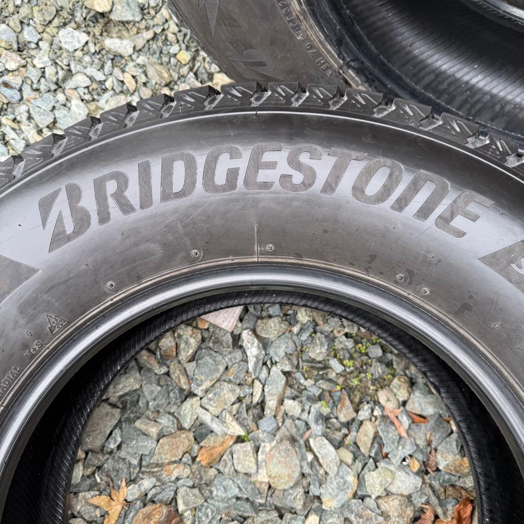 265/70R17ブリヂストンスタッドレスタイヤ４本ランクルプラドFJクルーザー