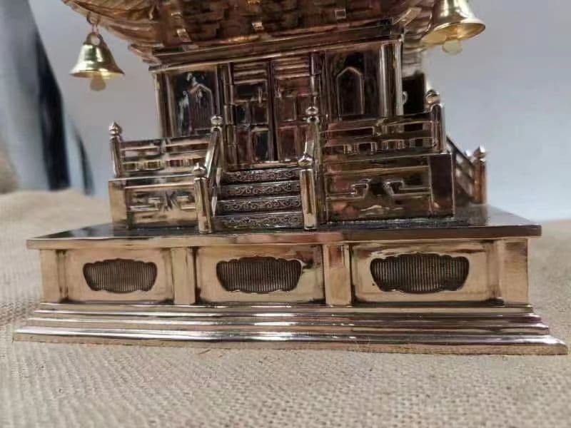 【修縁堂】多宝塔の内部のスペースは大きいです 摩尼宝経書と七宝などがいられます