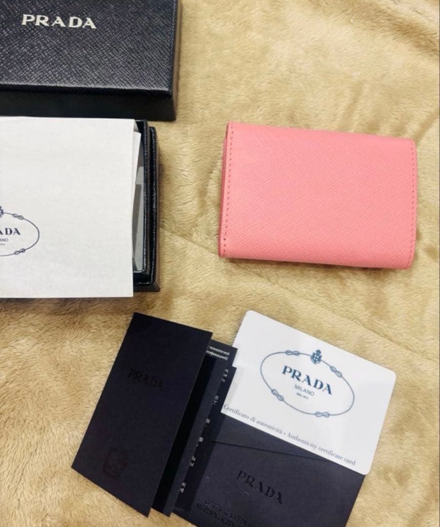 プラダ　ミニ財布　ピンク　サフィアーノレザー　美品