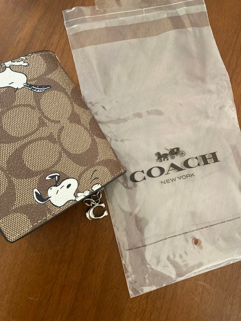 COACH スヌーピー　二つ折り財布　 スヌーピー財布 コーチ　未使用