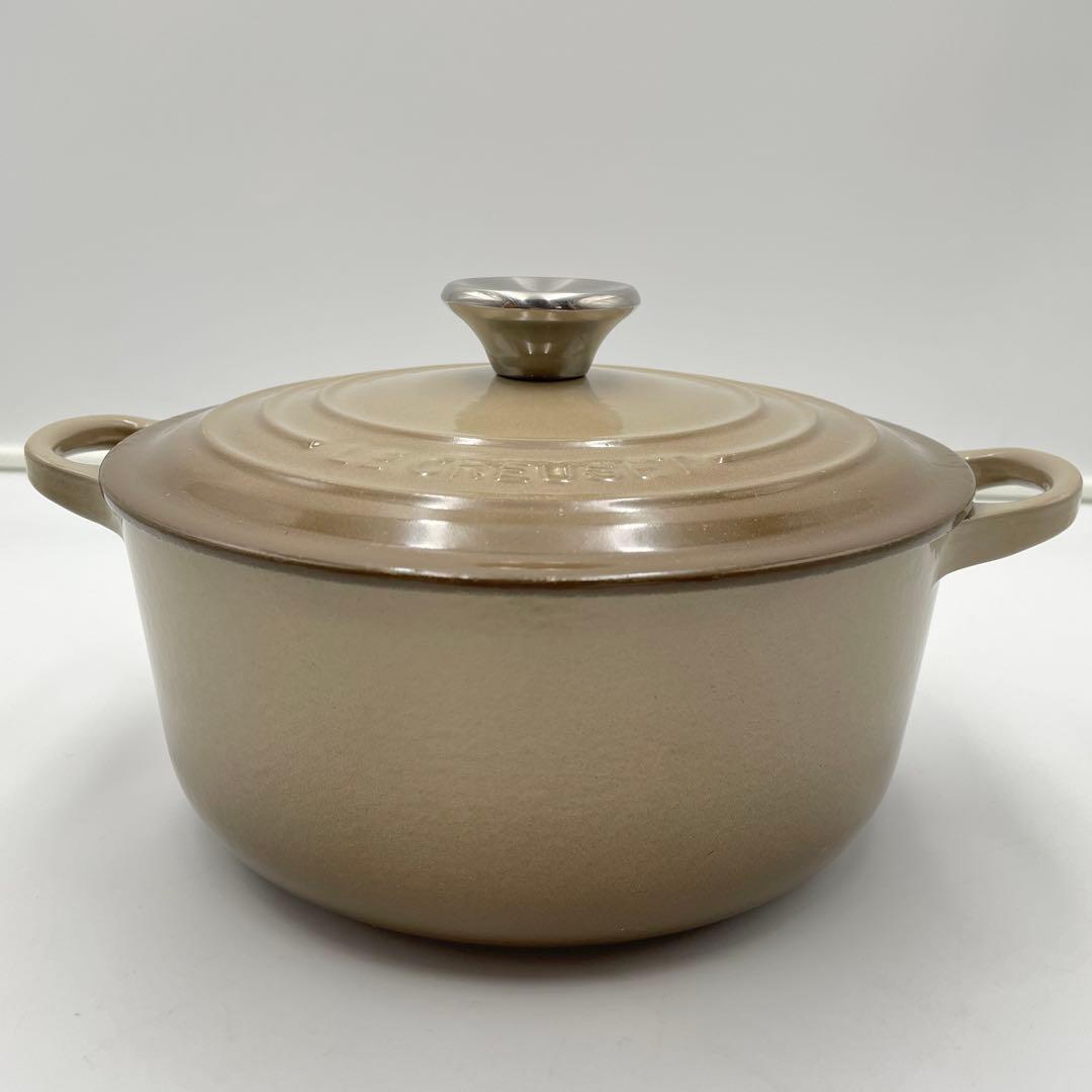 ル・クルーゼ ココット・ロンド 20cm ベージュ系　シルバーツマミ　希少色