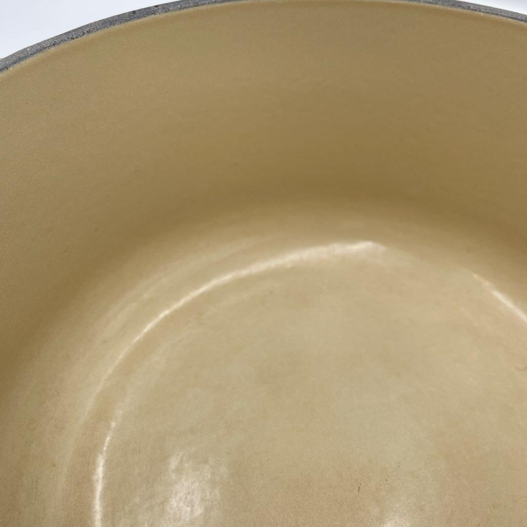 ル・クルーゼ ココット・ロンド 20cm ベージュ系　シルバーツマミ　希少色