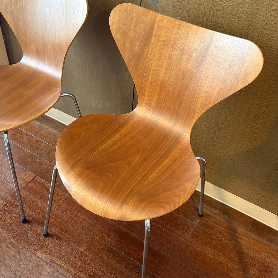 2003製正規品: Fritz Hansen セブンチェア(右)