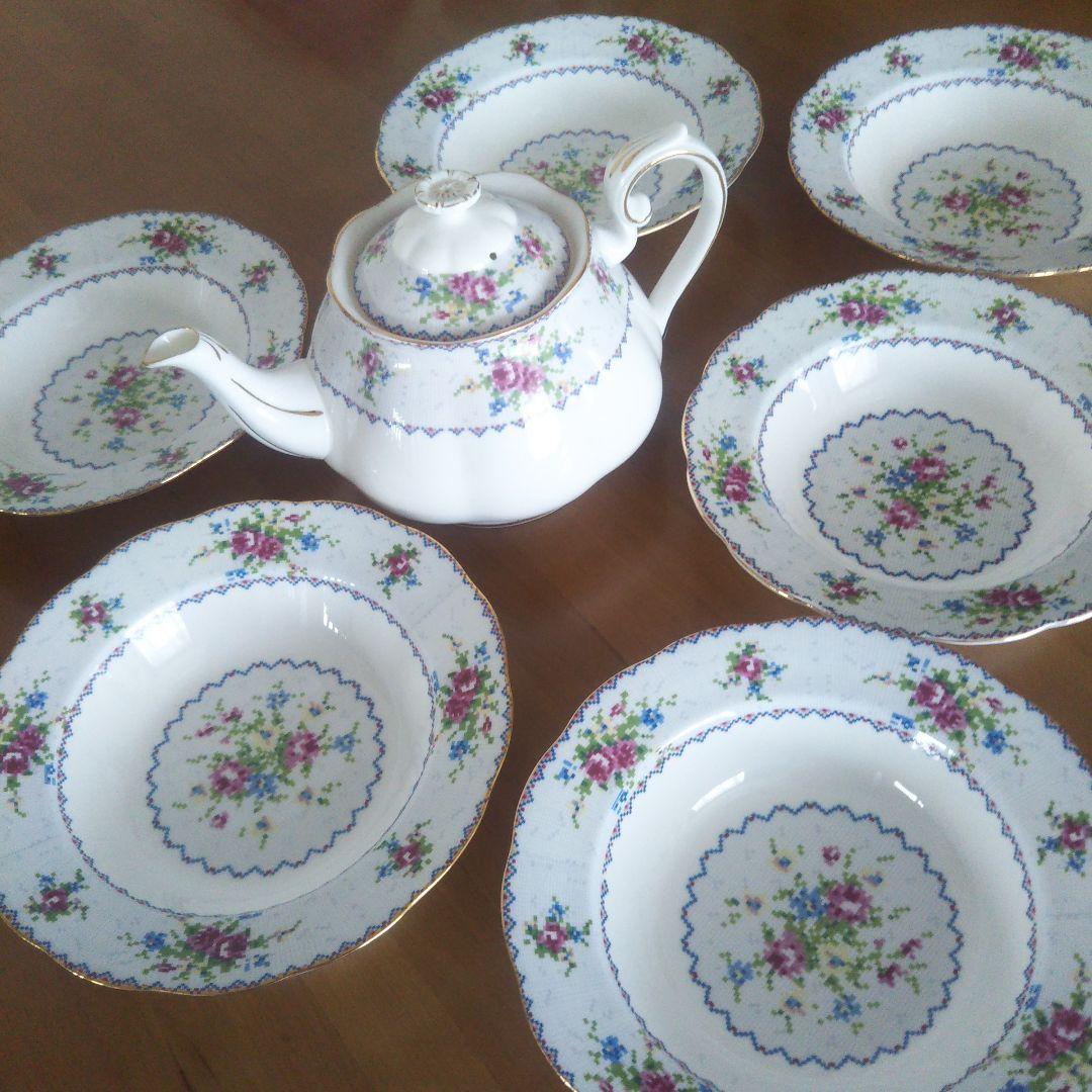 ロイヤルアルバート ティーポット&プレート6枚