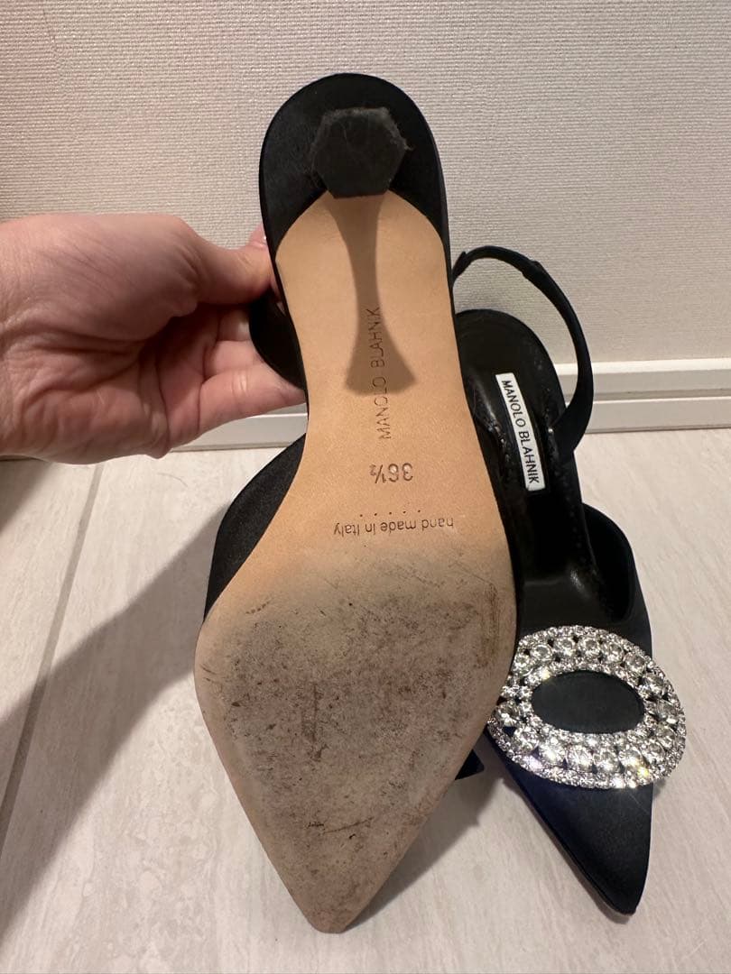 マノロブラニク　パンプス