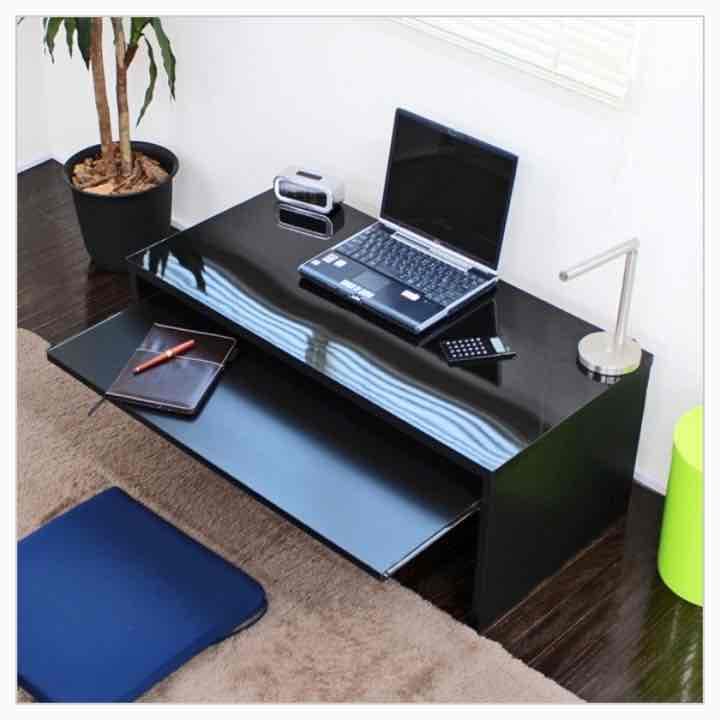 鏡面仕上げで高級感あり！ロータイプデスク