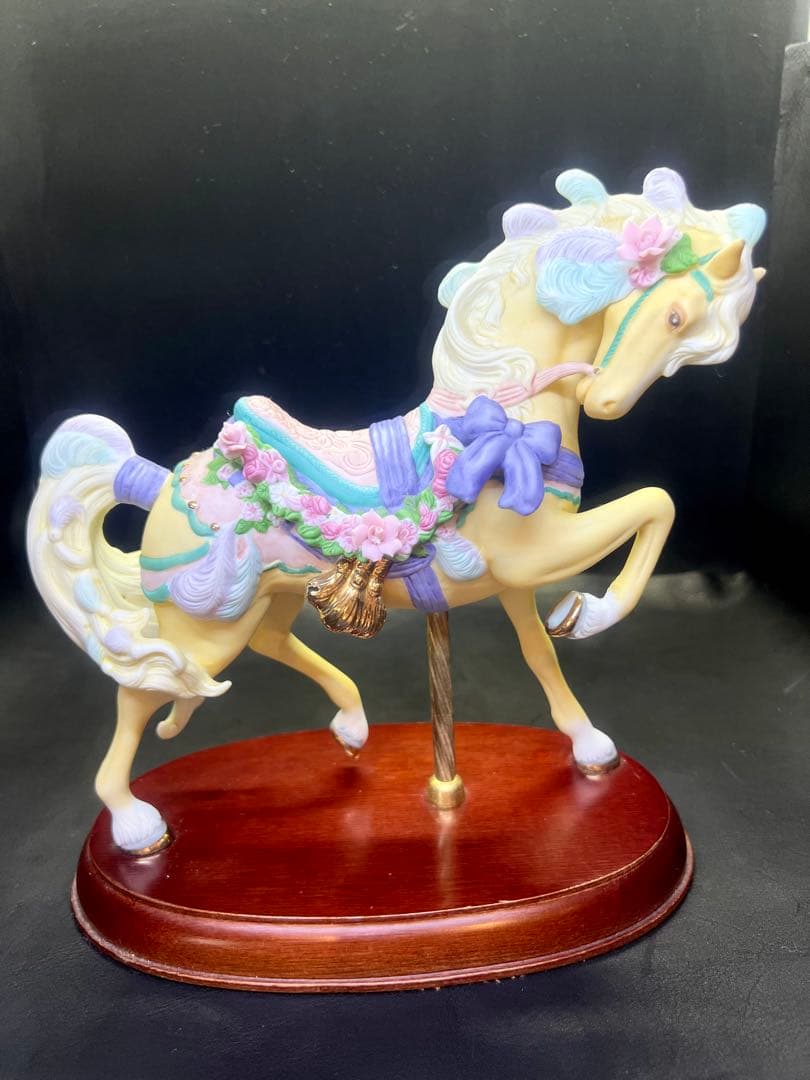 陶器製 馬の置物 花の装飾付き