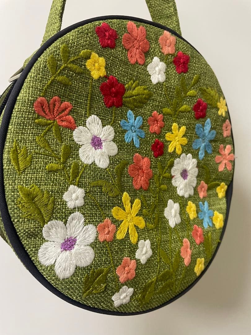 花柄刺繍 緑色 円形ハンドバッグ