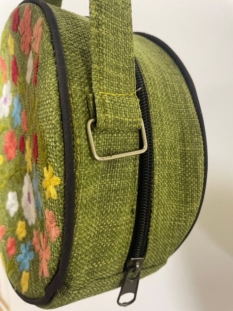 花柄刺繍 緑色 円形ハンドバッグ