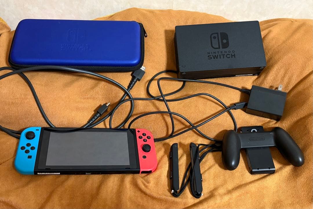 お餅さん専用　【訳あり】Nintendo Switch 本体 赤/青