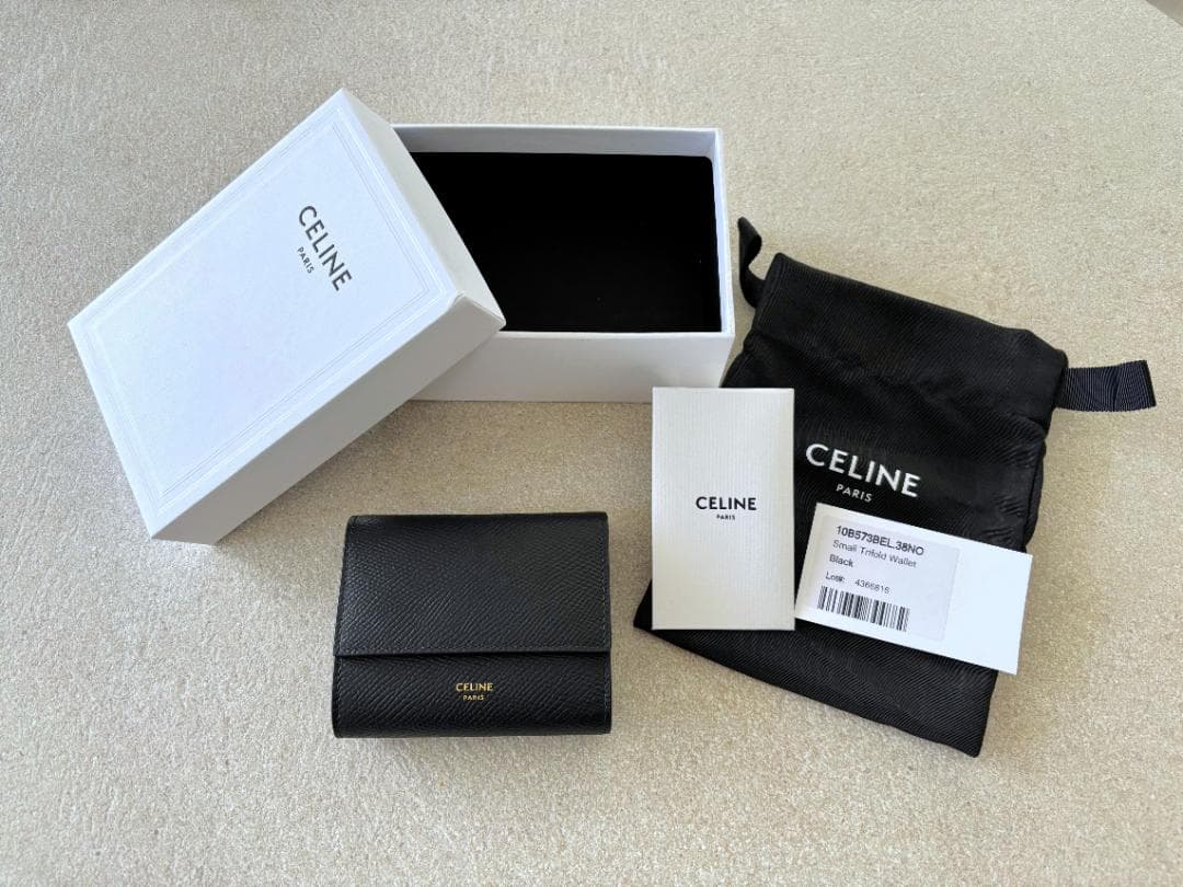 CELINEセリーヌ　スモールトリフォールドウォレット ミニ財布　ブラック