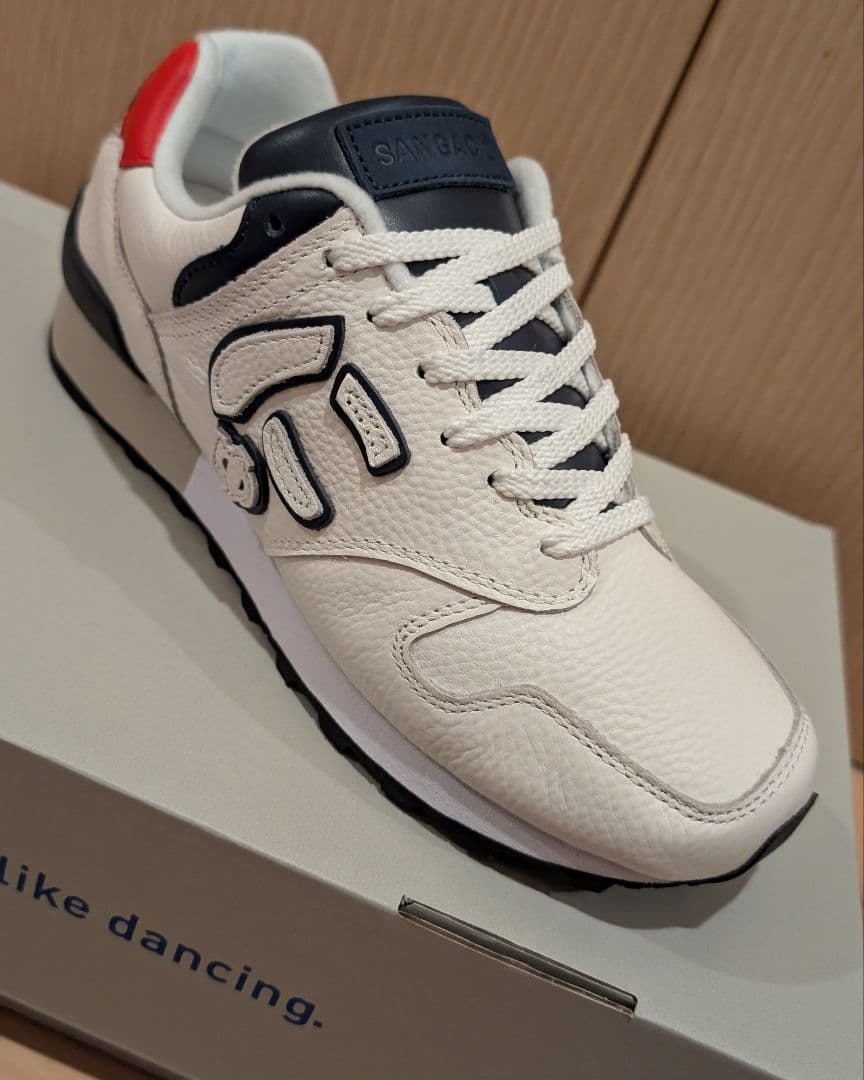 にゅ～ず　トリコロール　10周年記念モデル 24.5cm