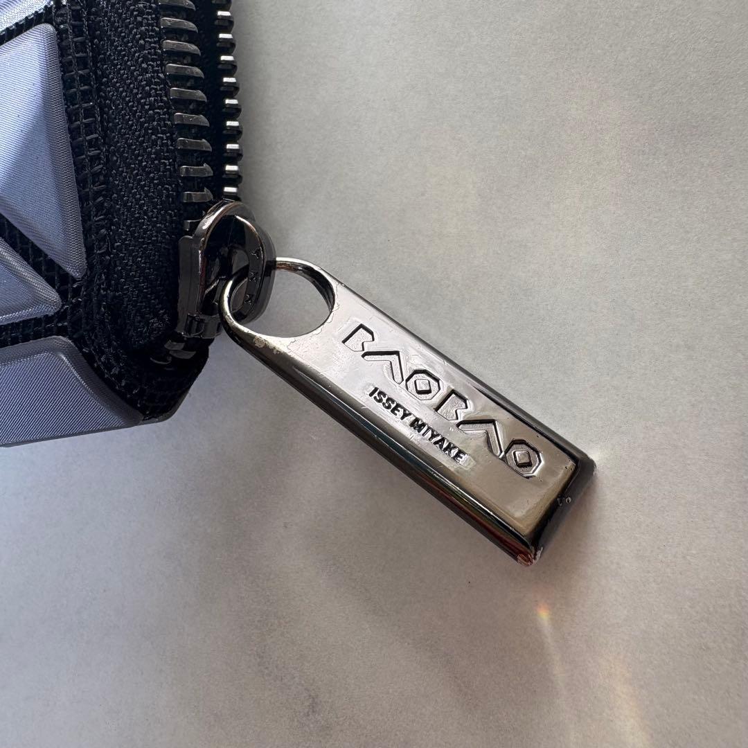 イッセイミヤケ バオバオ コンパクトウォレット ジップ グレー