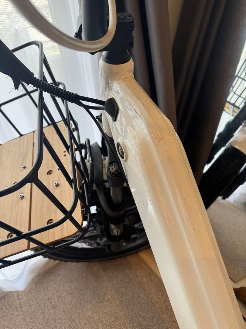 フローバイク　ホワイト　電動アシスト自転車 カゴ付き　FLOW