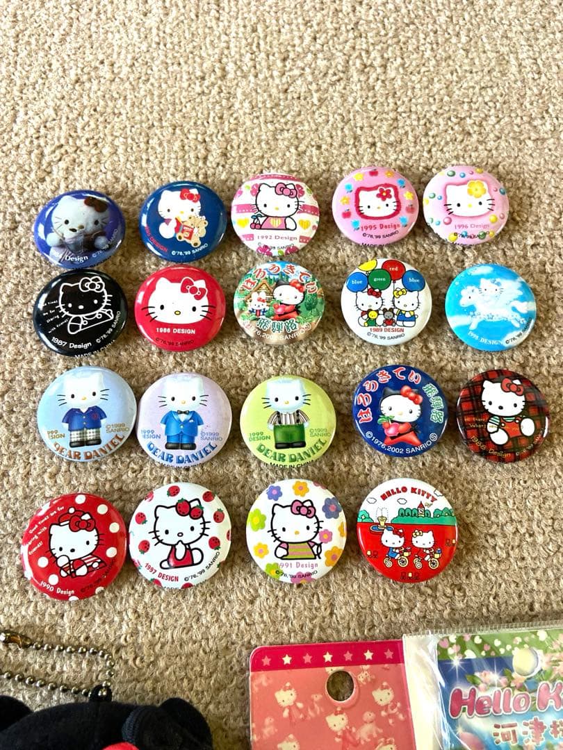 合*3様 ハローキティ キーホルダー　ストラップ　缶バッジセット