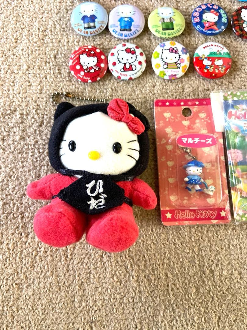 合*3様 ハローキティ キーホルダー　ストラップ　缶バッジセット