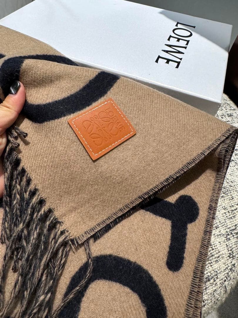 LOEWE ロエベ　ロゴジャカード マフラー